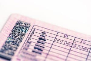 Carnet de conducir en España con categorías A, B, C y fecha de validez